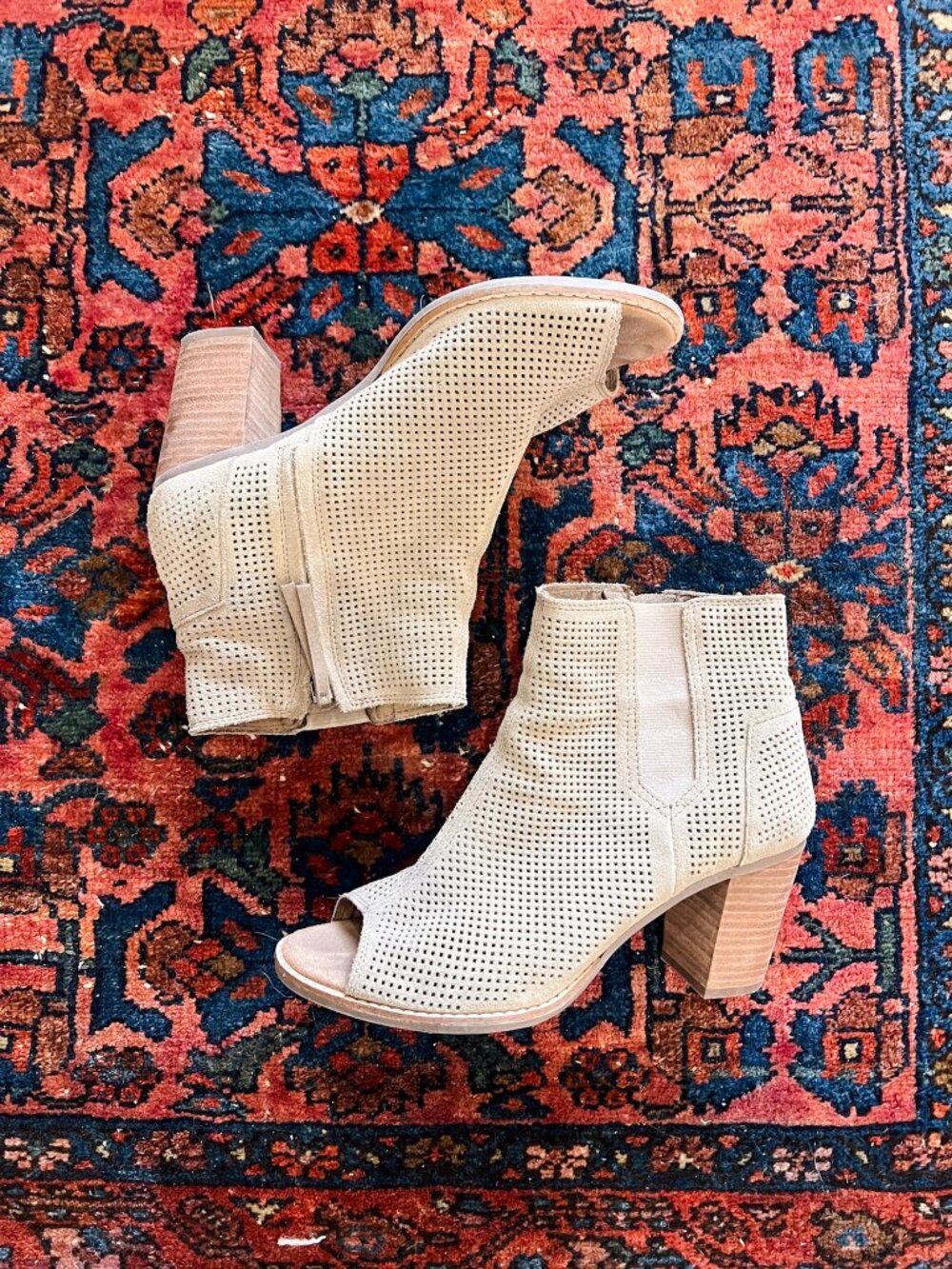 TOMS Perforated Peep Toe Bootie Heels Tan Suede Size 9 - Picture 5 of 6